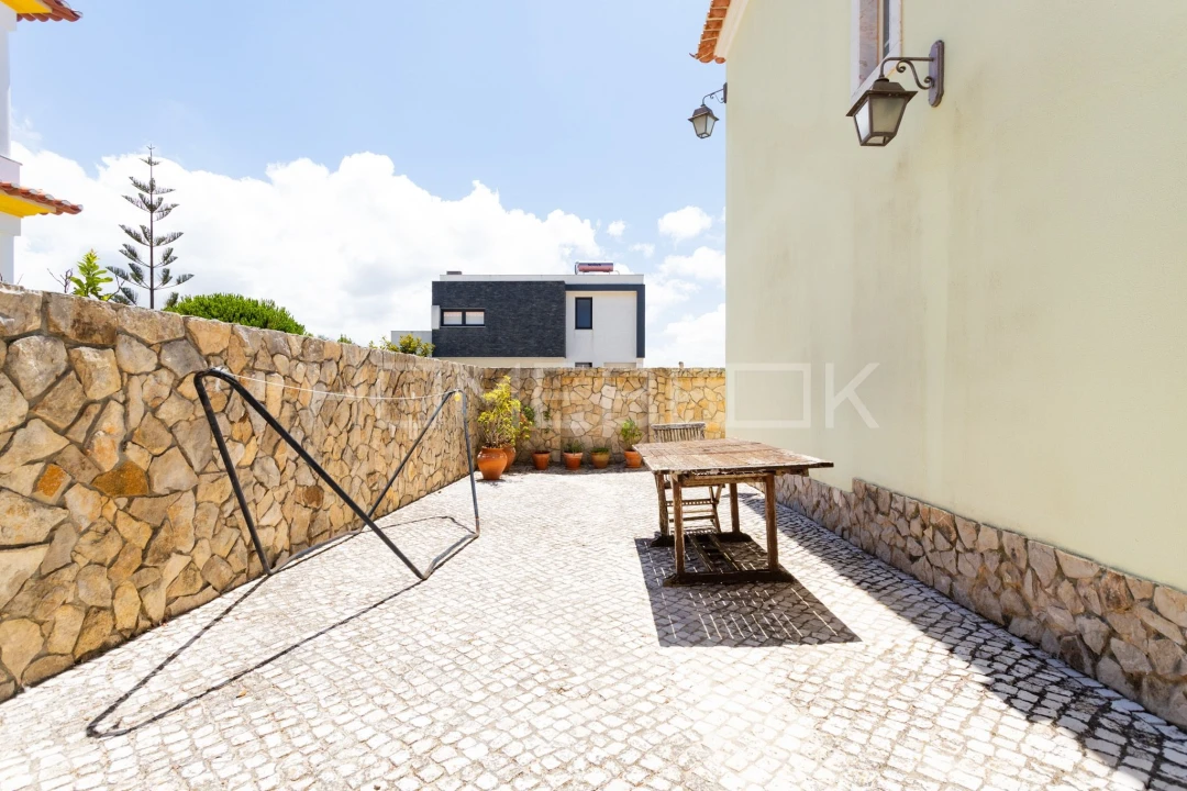 Moradia T4 para Venda em Carvoeira Foto 31