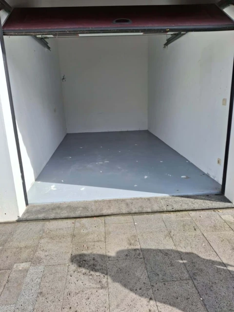 Garagem para Arrendamento em Ponta Delgada (São José)