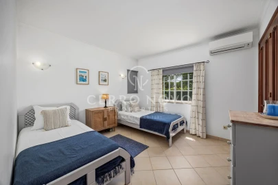 Moradia T4 para Venda em Quarteira