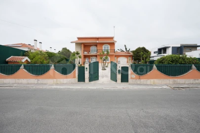Moradia T5 para Venda em Santa Maria, São Pedro e Matacães