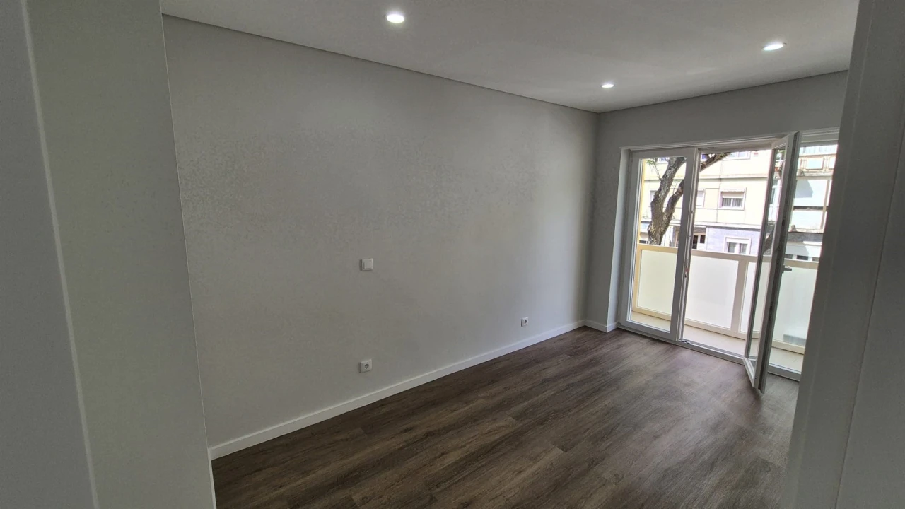 Apartamento T2 para Venda em Venteira Foto 16