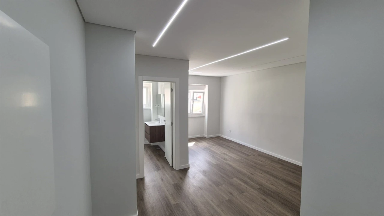 Apartamento T2 para Venda em Venteira Foto 8