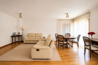 Apartamento T4 para Venda em Santo Antonio dos Olivais