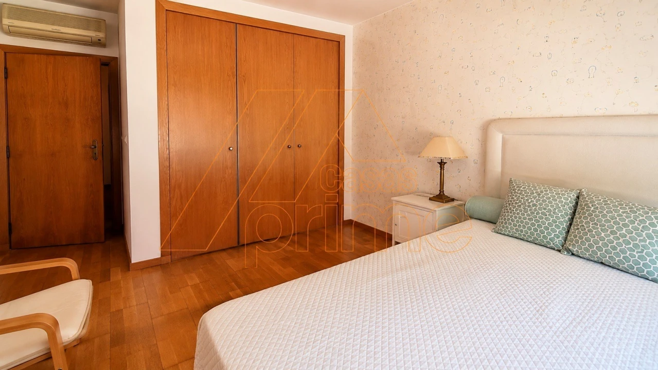 Apartamento T4 para Venda em Santo Antonio dos Olivais Foto 29