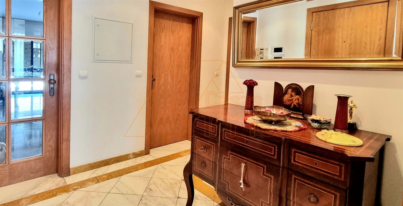 Apartamento T4 para Venda em Santo Antonio dos Olivais Foto 12