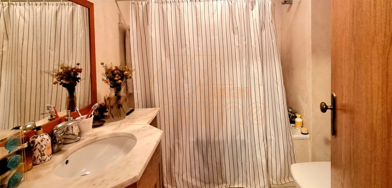Apartamento T4 para Venda em Santo Antonio dos Olivais Foto 16