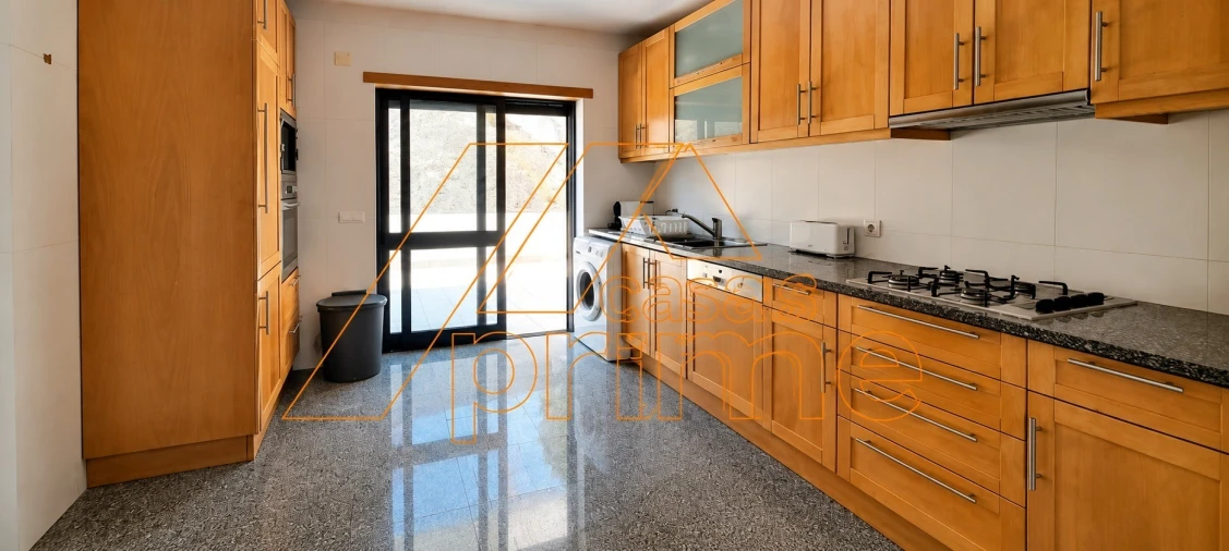 Apartamento T4 para Venda em Santo Antonio dos Olivais Foto 3
