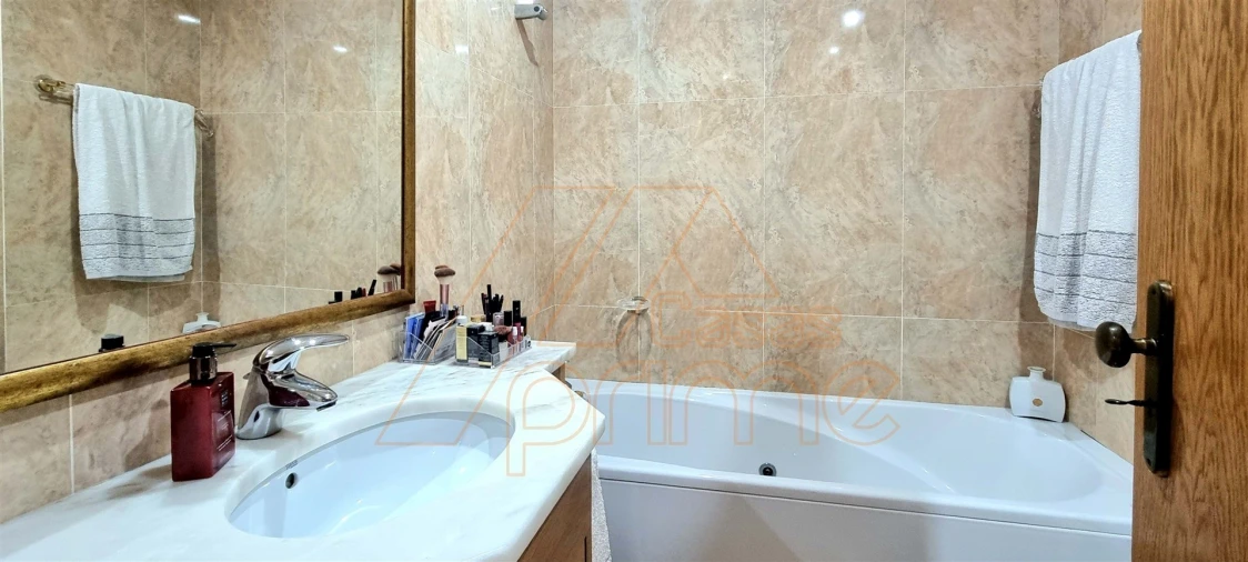 Apartamento T4 para Venda em Santo Antonio dos Olivais Foto 22
