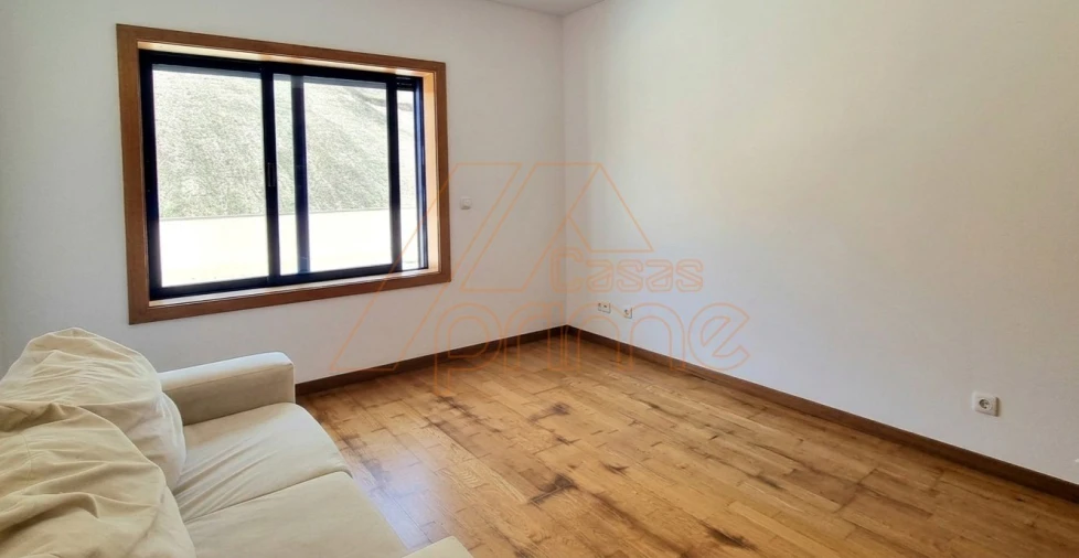 Apartamento T4 para Venda em Santo Antonio dos Olivais Foto 11
