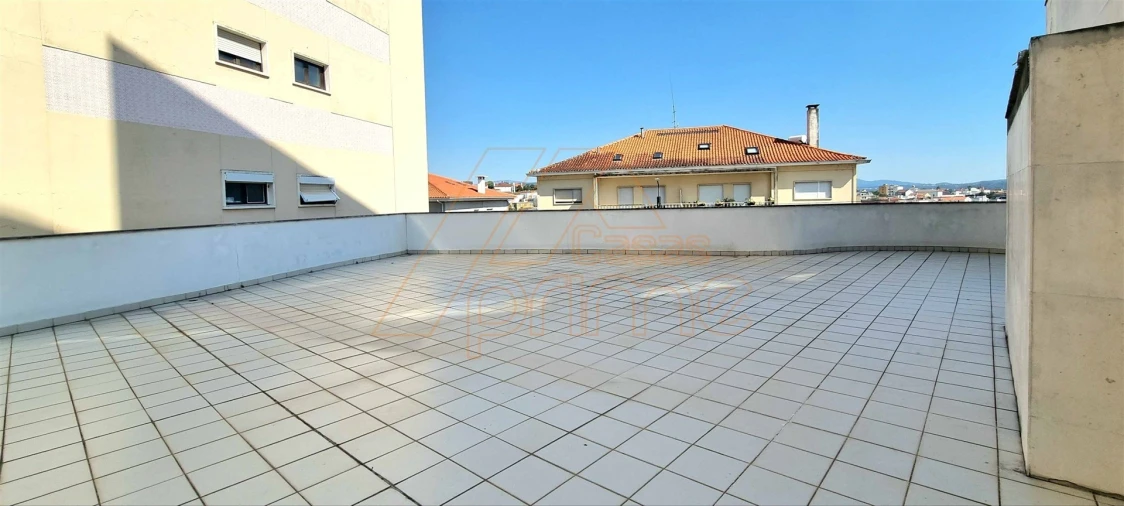 Apartamento T4 para Venda em Santo Antonio dos Olivais Foto 26