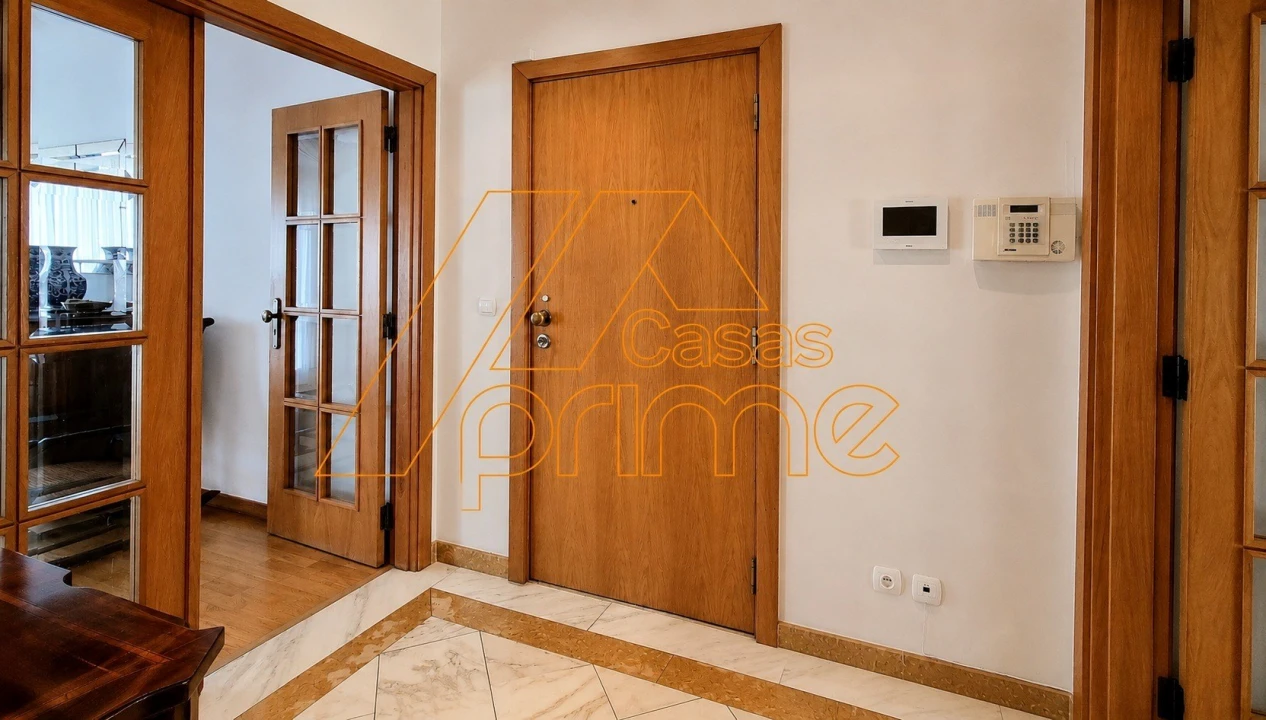 Apartamento T4 para Venda em Santo Antonio dos Olivais Foto 30
