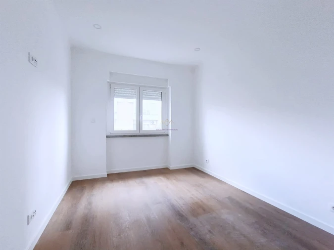 Apartamento T2 para Venda em Venteira Foto 19