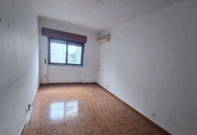 Apartamento T3 para Venda em Mina de Água