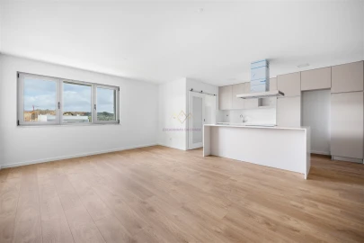 Apartamento T2 para Venda em Camarate, Unhos e Apelação