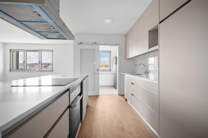 Apartamento T2 para Venda em Camarate, Unhos e Apelação