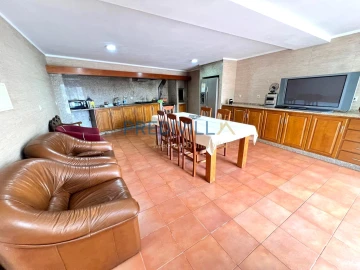 Moradia T4 para Venda em Touguinha e Touguinhó