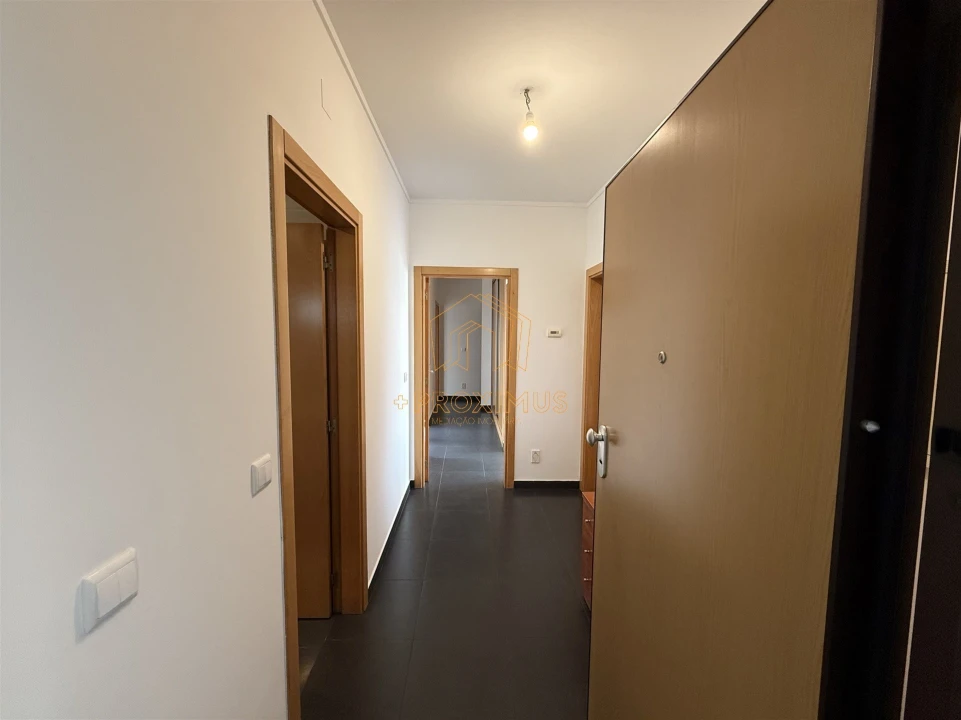 Apartamento T2 para Venda em Tavarede Foto 2
