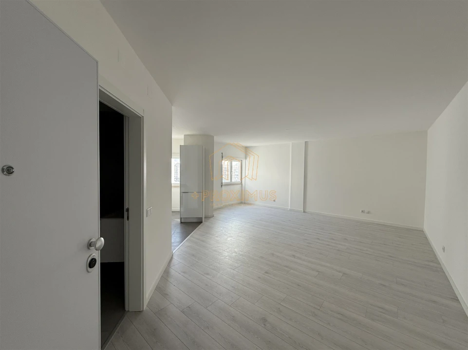 Apartamento T0 para Venda em Buarcos Foto 4