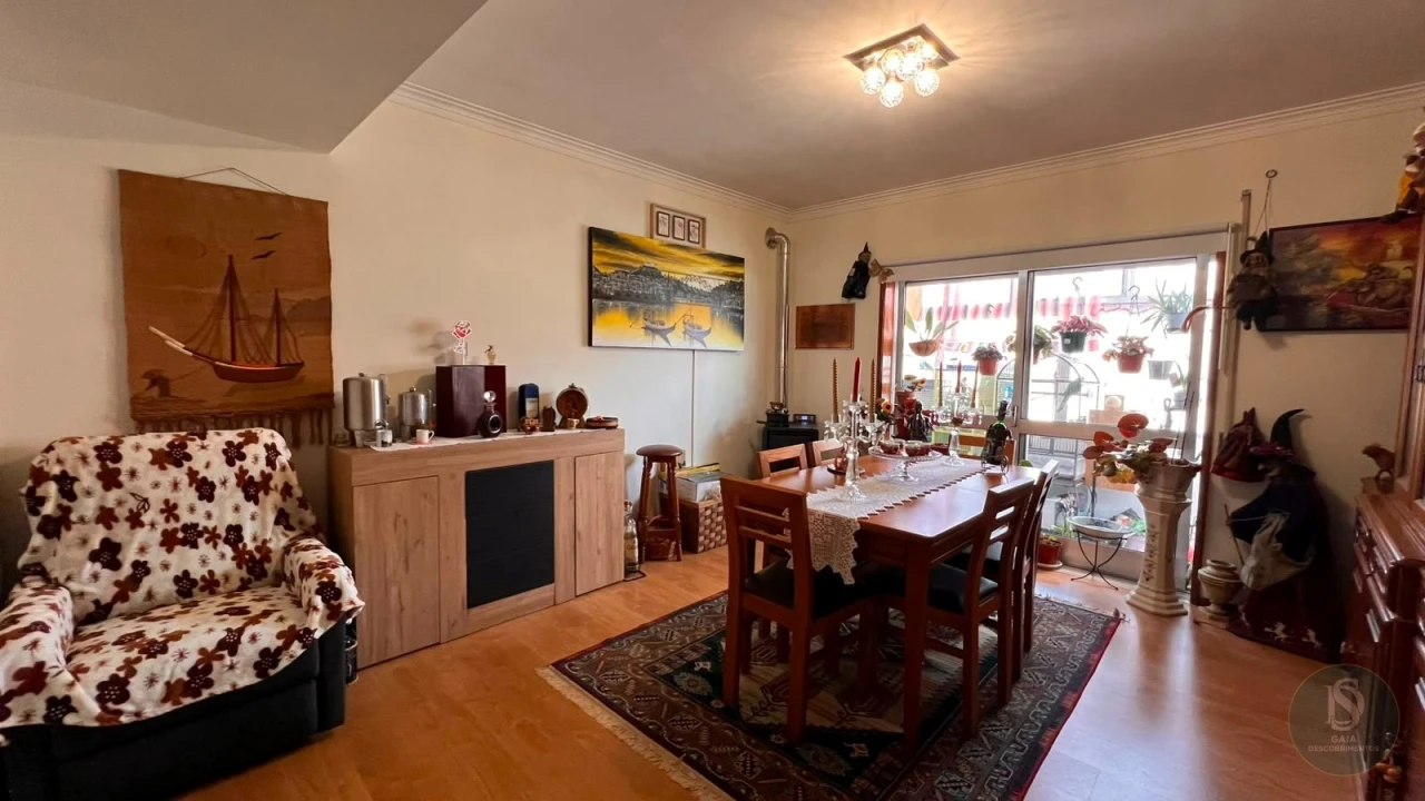 Apartamento T3 para Venda em Oliveira do Douro Foto 1