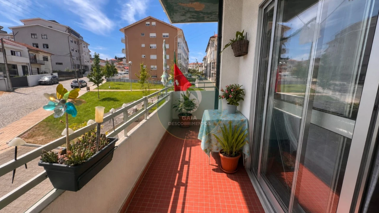 Apartamento T3 para Venda em Oliveira do Douro Foto 1