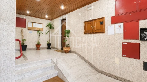 Apartamento T2 para Venda em Algueirão-Mem Martins