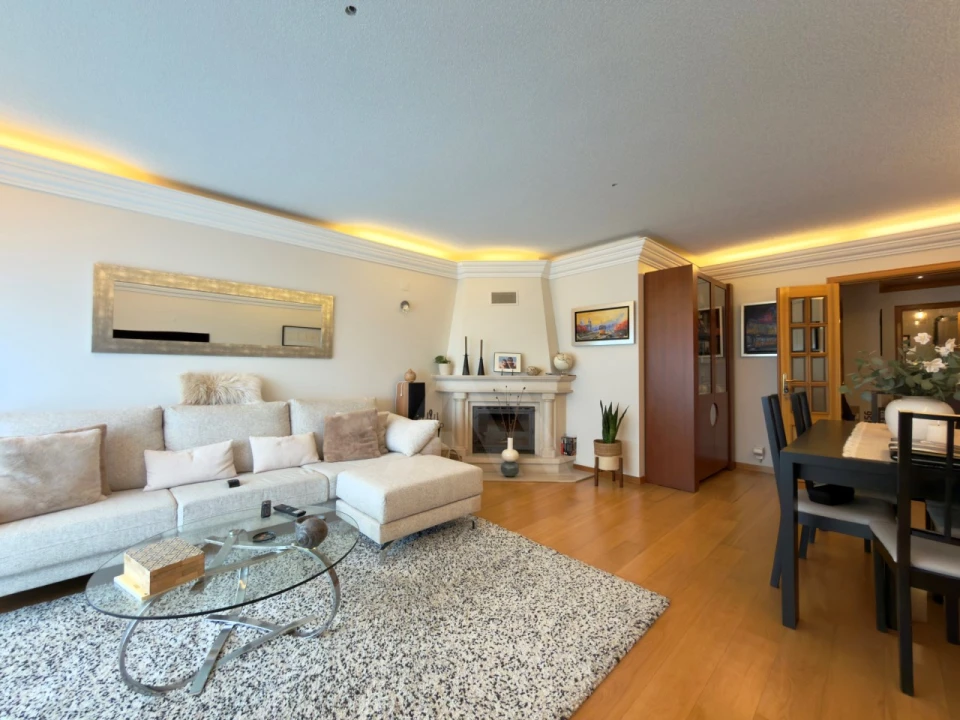 Apartamento T4 para Venda em Mina de Água Foto 1