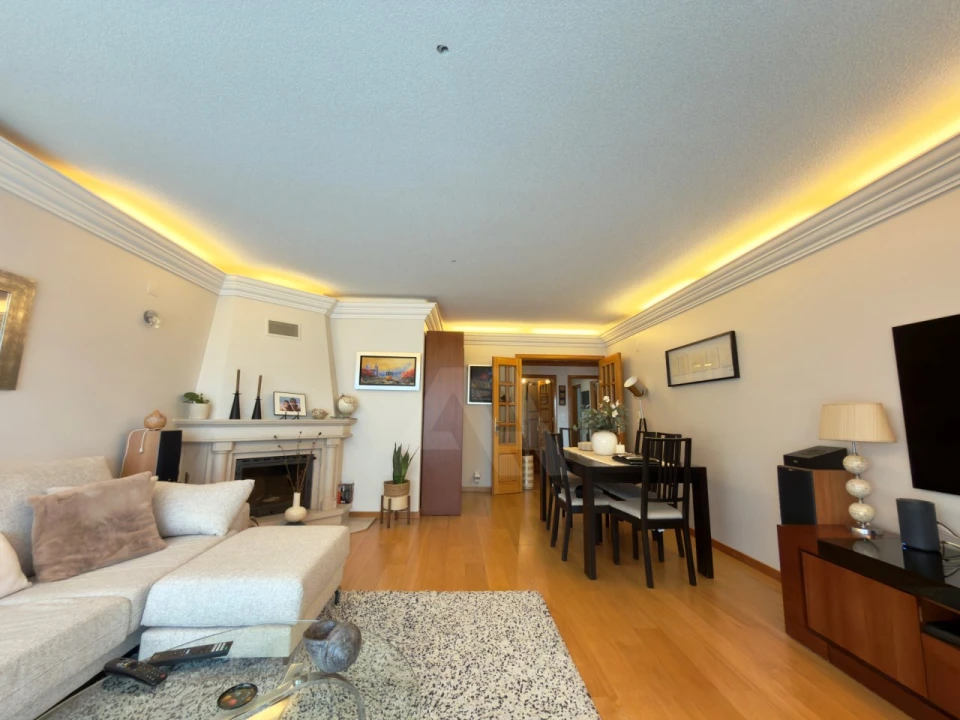 Apartamento T4 para Venda em Mina de Água Foto 4
