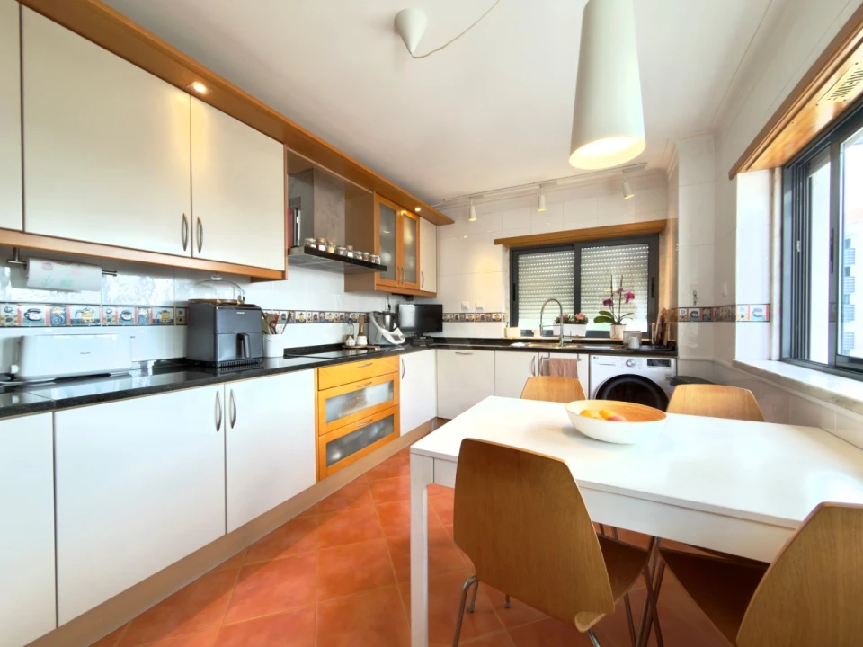 Apartamento T4 para Venda em Mina de Água Foto 7