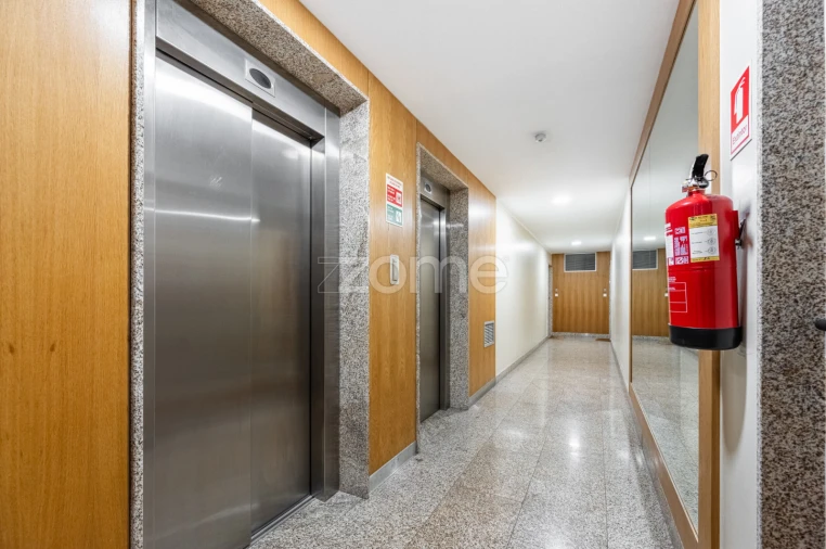Apartamento T3 para Arrendamento em Ramalde Foto 4