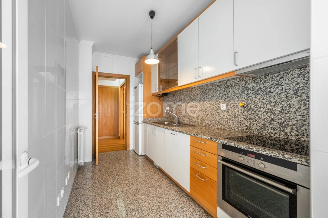 Apartamento T3 para Arrendamento em Ramalde Foto 10