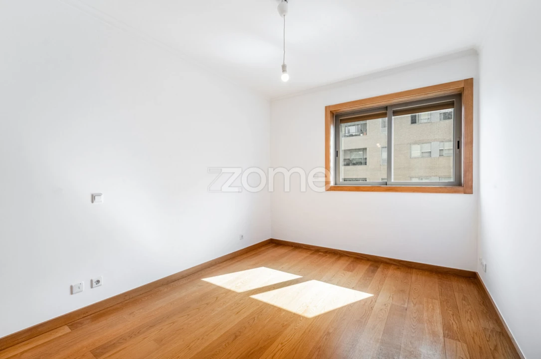 Apartamento T3 para Arrendamento em Ramalde Foto 15
