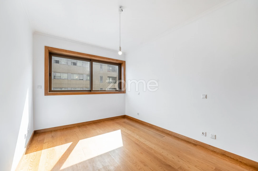 Apartamento T3 para Arrendamento em Ramalde Foto 16