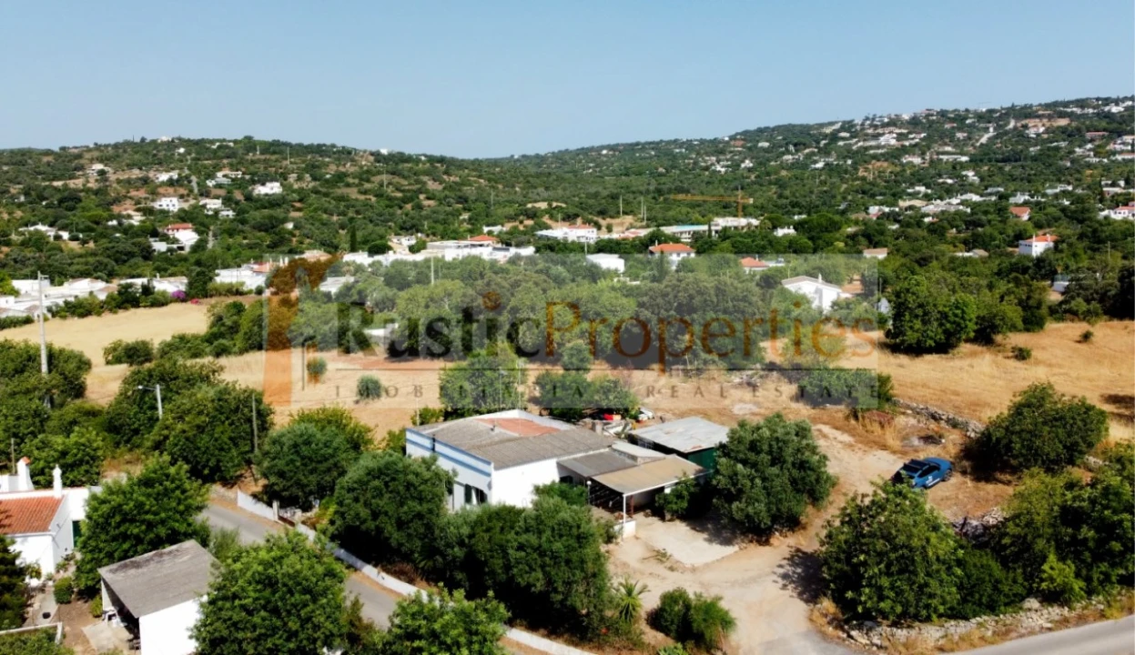 Moradia T3 para Venda em Santa Barbara de Nexe Foto 3