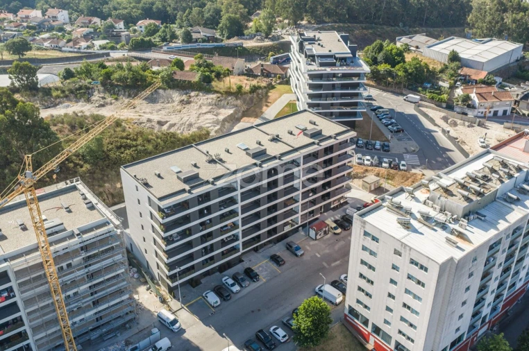 Apartamento T3 para Venda em Ferreiros e Gondizalves Foto 26