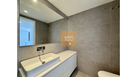 Apartamento T1 para Venda em Arcozelo