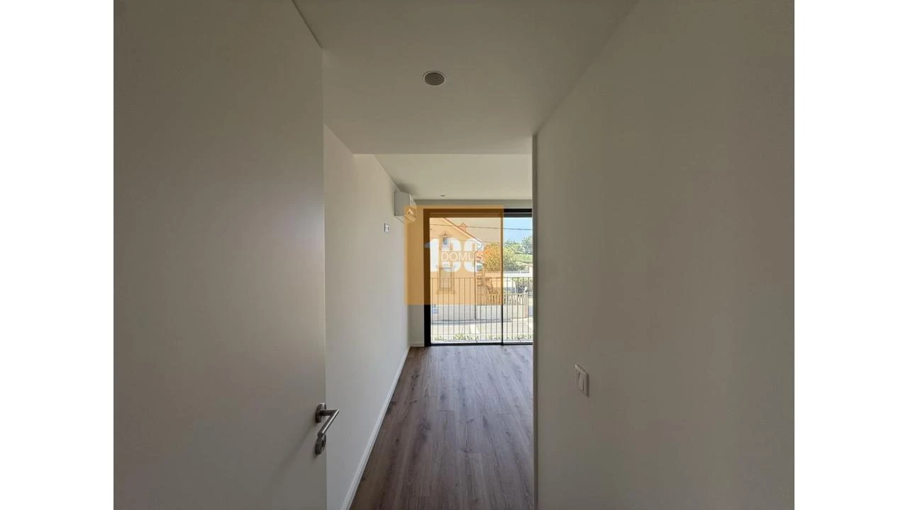 Apartamento T1 para Venda em Arcozelo Foto 16