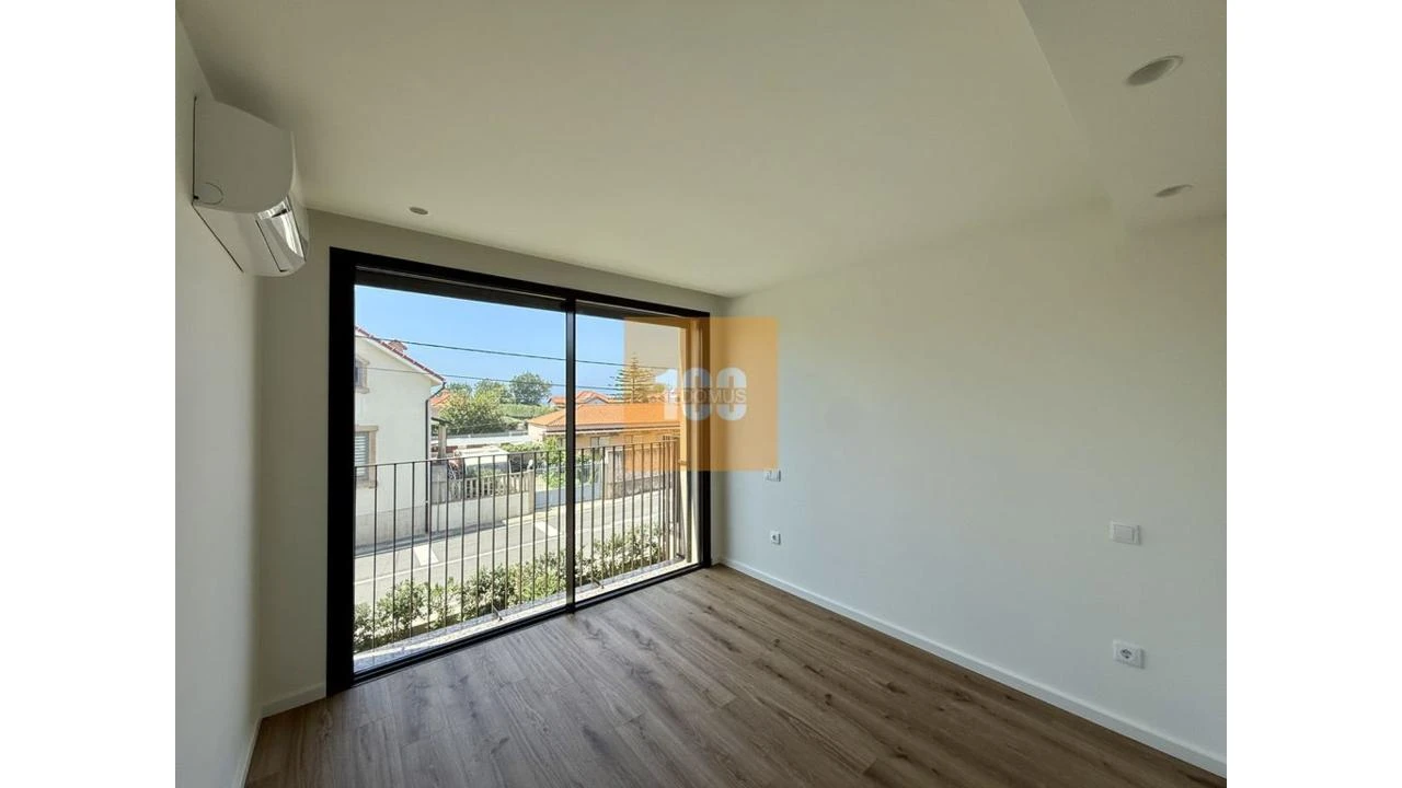 Apartamento T1 para Venda em Arcozelo Foto 17
