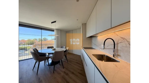 Apartamento T2 para Venda em Arcozelo