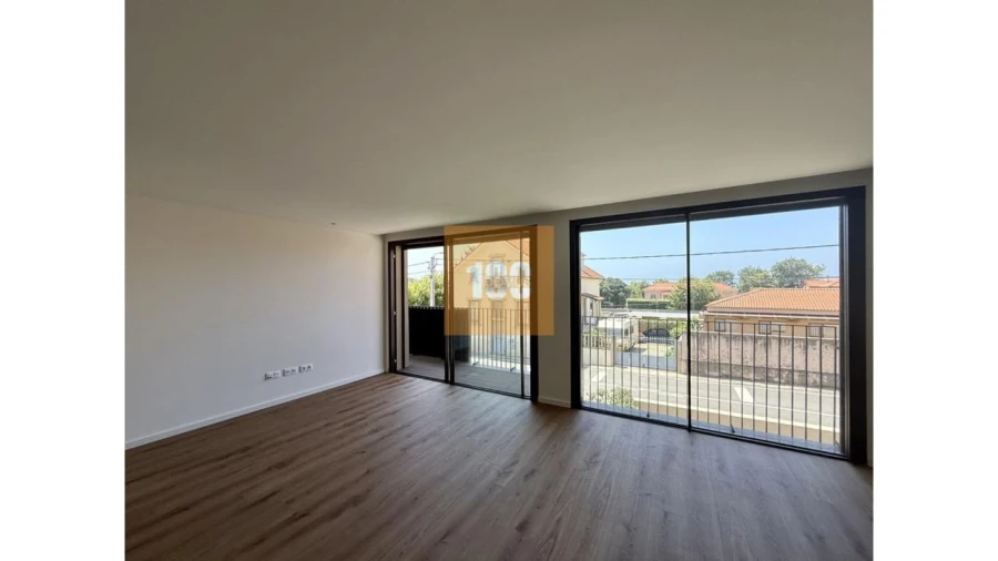 Apartamento T2 para Venda em Arcozelo Foto 7