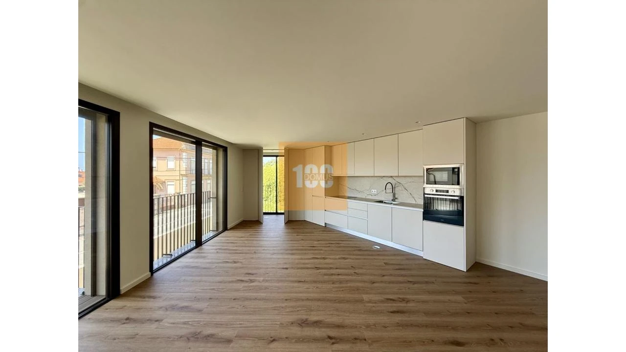 Apartamento T2 para Venda em Arcozelo Foto 4