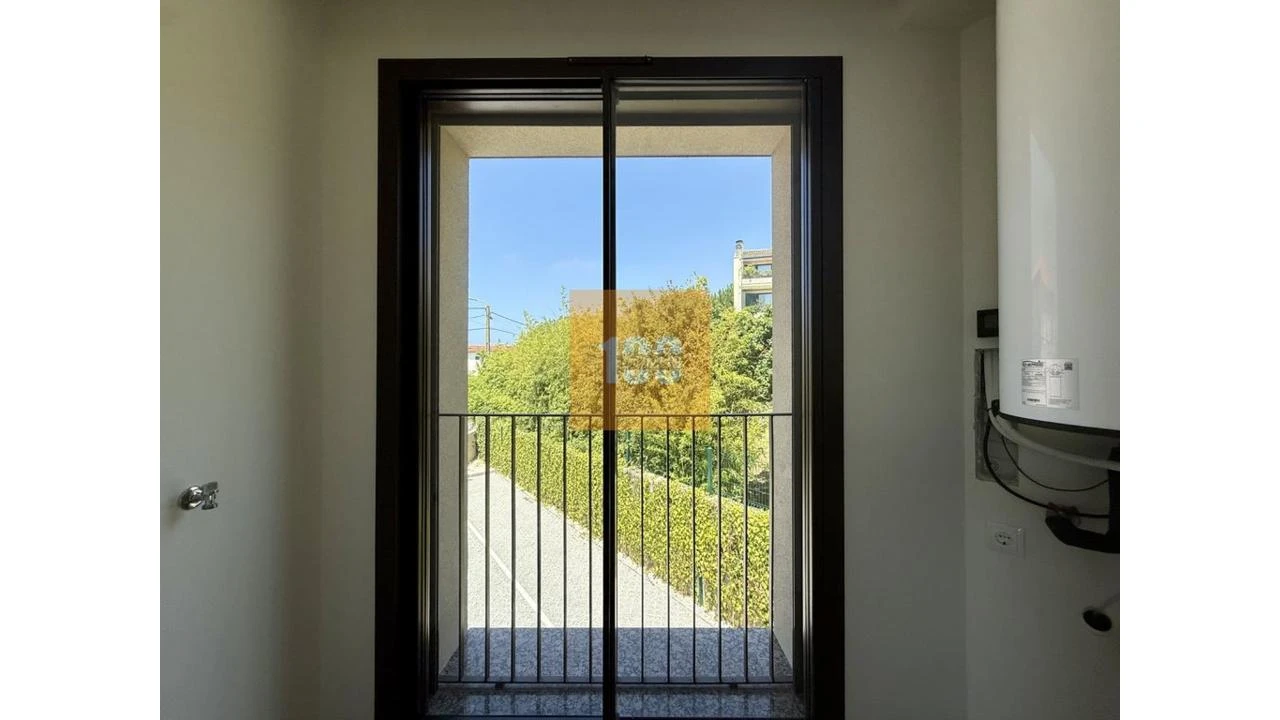 Apartamento T2 para Venda em Arcozelo Foto 12