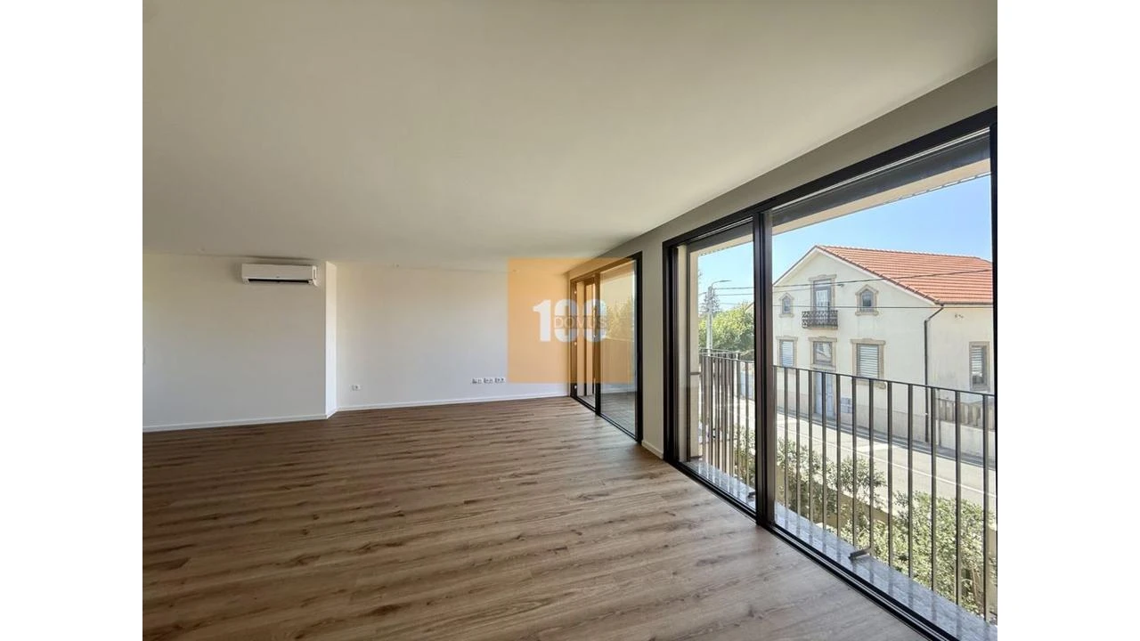 Apartamento T2 para Venda em Arcozelo Foto 8