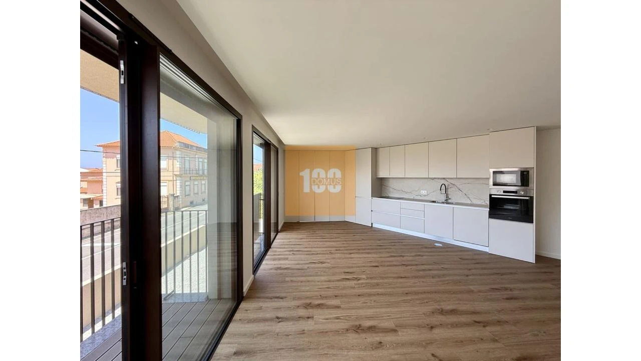 Apartamento T2 para Venda em Arcozelo Foto 6