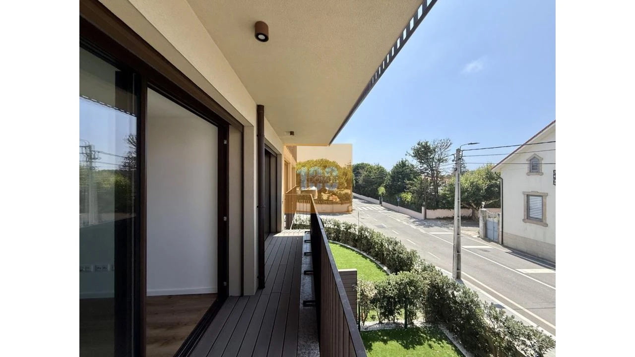 Apartamento T2 para Venda em Arcozelo Foto 11