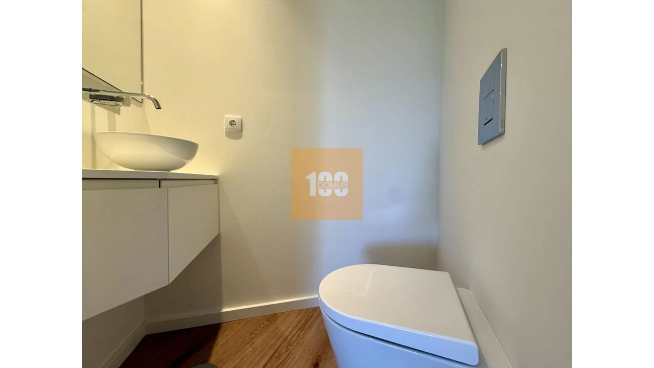 Apartamento T2 para Venda em Arcozelo Foto 18