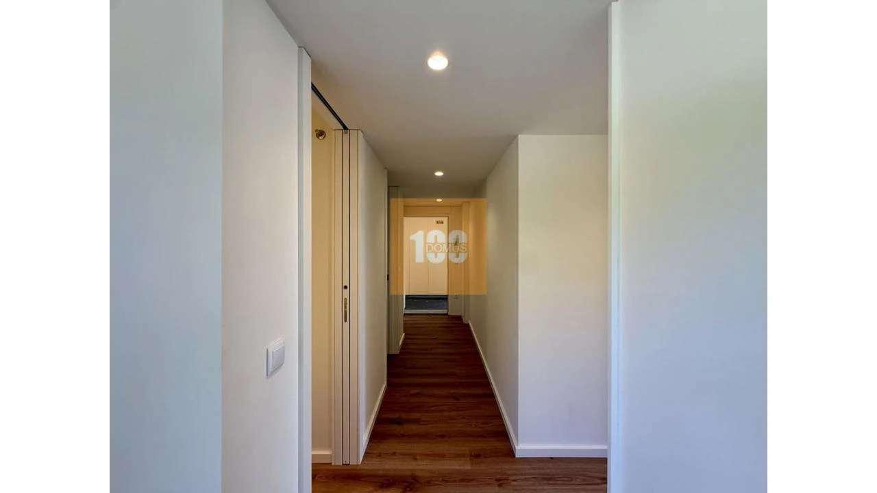 Apartamento T2 para Venda em Arcozelo Foto 16