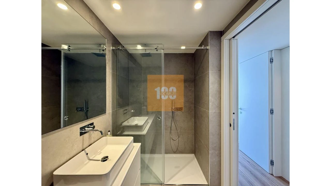 Apartamento T2 para Venda em Arcozelo Foto 21