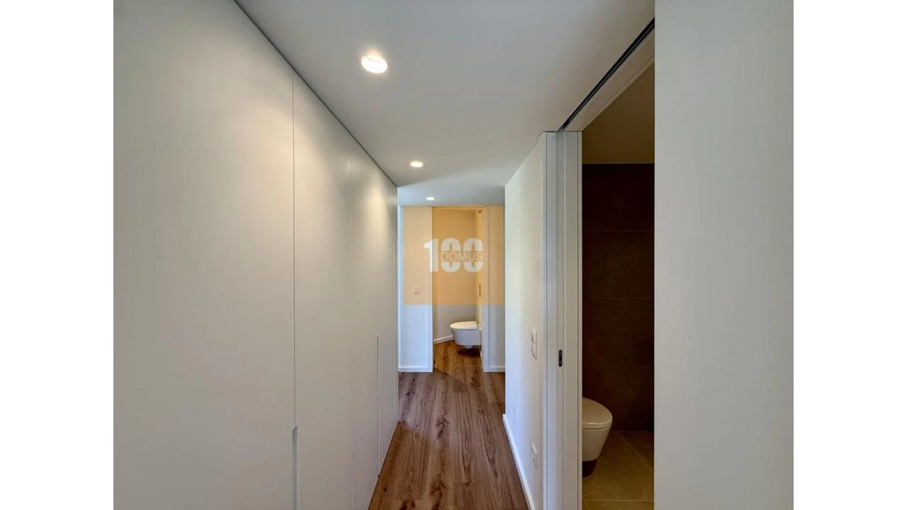 Apartamento T2 para Venda em Arcozelo Foto 17