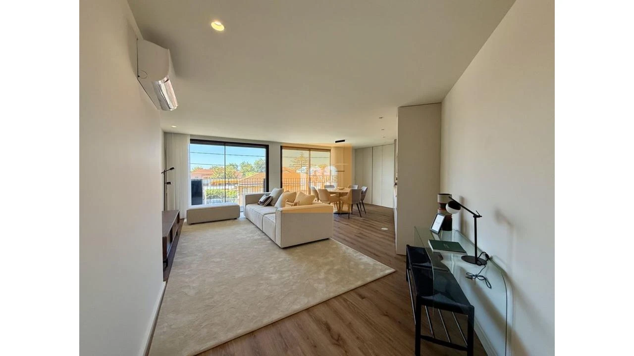 Apartamento T2 para Venda em Arcozelo Foto 9