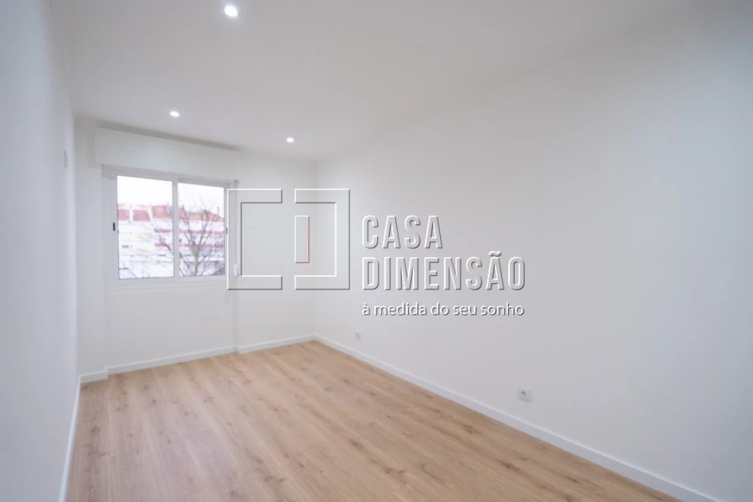 Apartamento T1 para Venda em Odivelas Foto 13